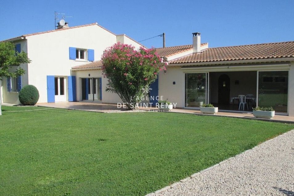 Villa in Saint-Rémy-de-Provence, Provence-Alpes-Côte d'Azur, France 3 - 17025473