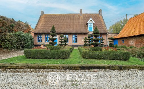 Bavinchove, Hauts-de-France, France 1