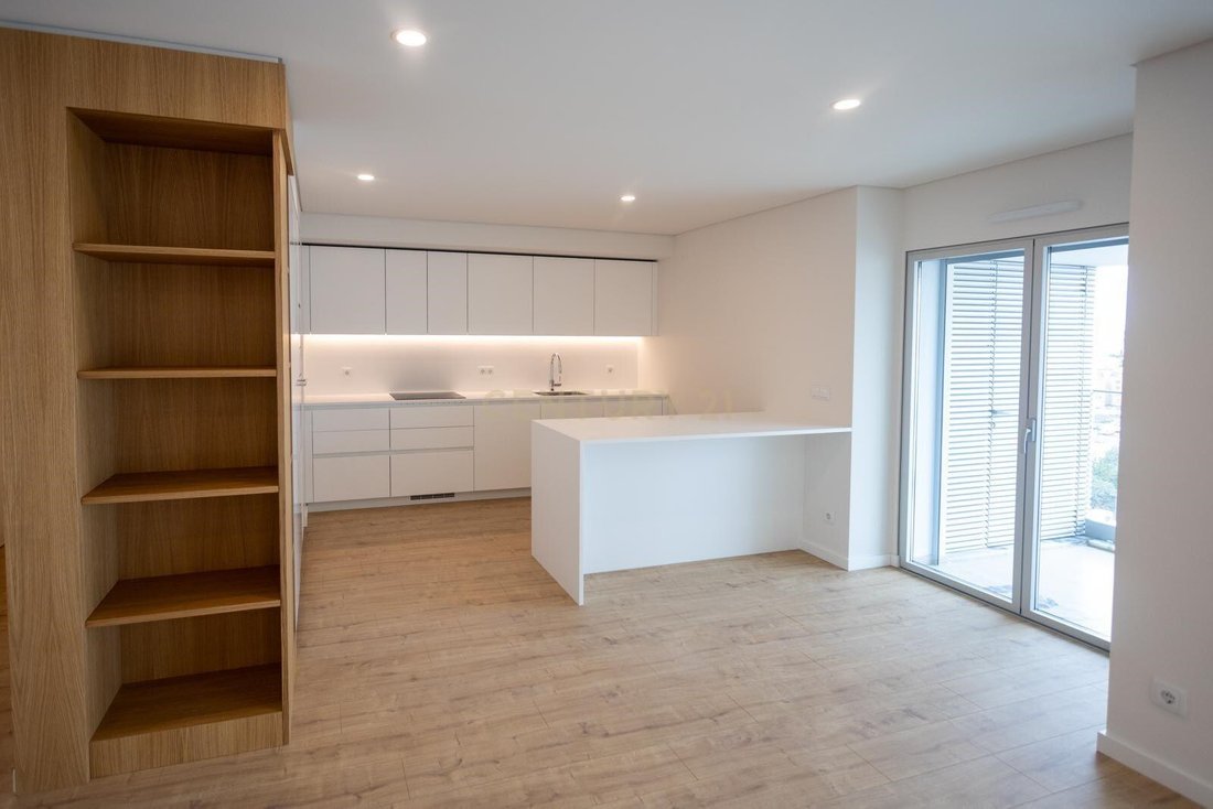 Apartment in Areeiro, Lisbon, Portugal 2 - 17023338
