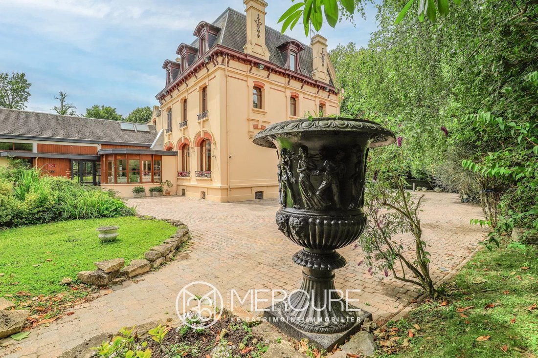 Estate in Jardins des Grottes, Cambrai, France 5 - 14863374