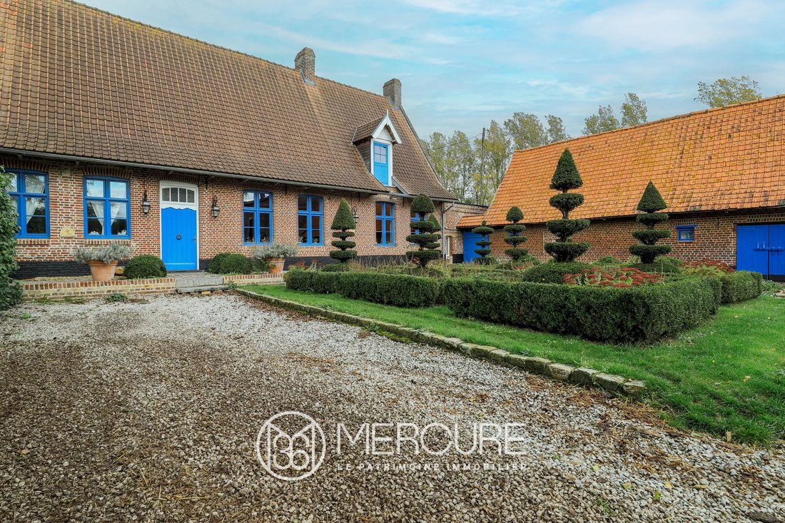Bavinchove, Hauts-de-France, France 2 - 16473500