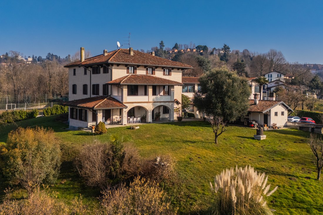 Villa a Centro, Varese, Lombardia 1 - 17027248