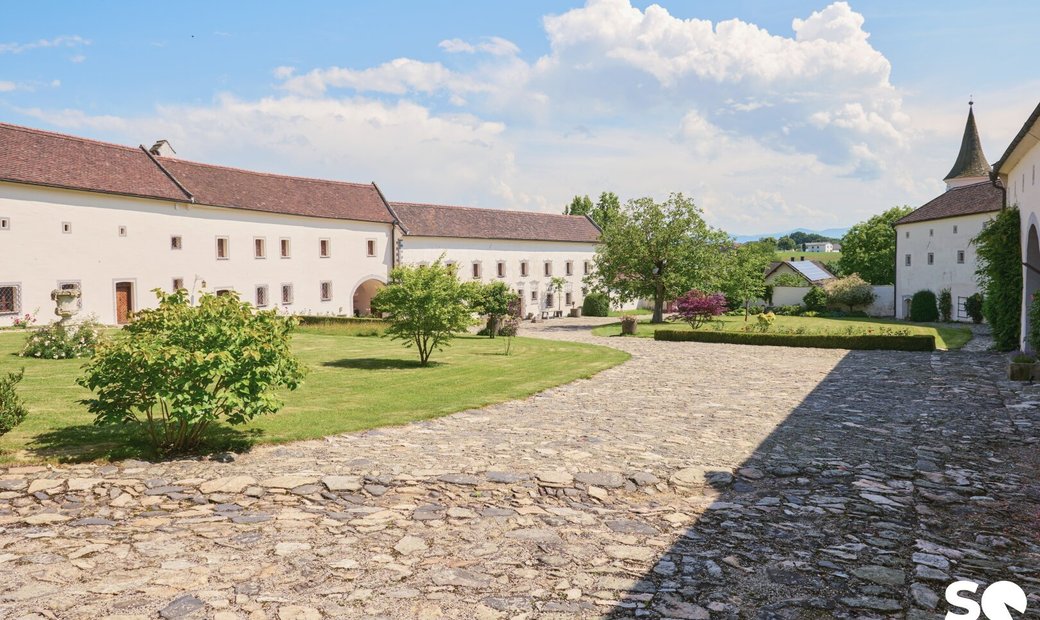 #Sq ​Historisches Anwesen Von Zeitloser Eleganz – In Herausragendem Baulichen Zustand