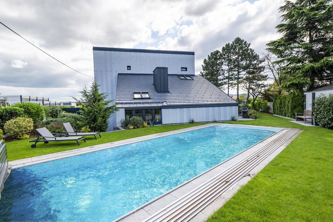Außergewöhnliches Designerhaus Mit Viel Raum Zur Entfaltung | 8 Zimmer, Edelstahlpool, Sauna, Weinke
