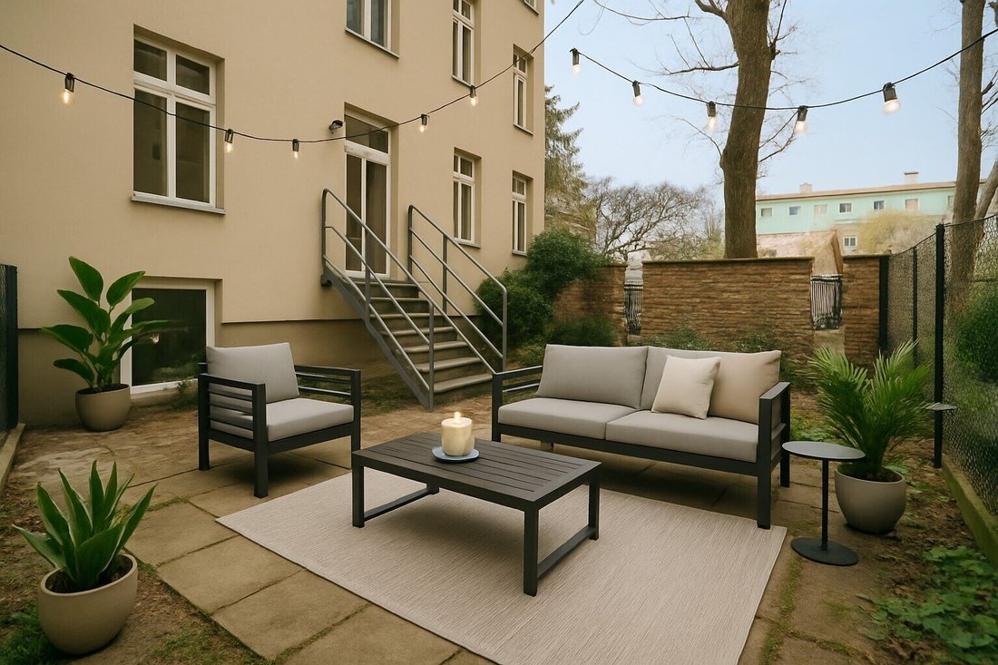 Möglichkeit Zur Zusammenlegung Im Altbau Mit Eigengarten! Zwischen Rochusmarkt Und Kardinal Nagl Pl