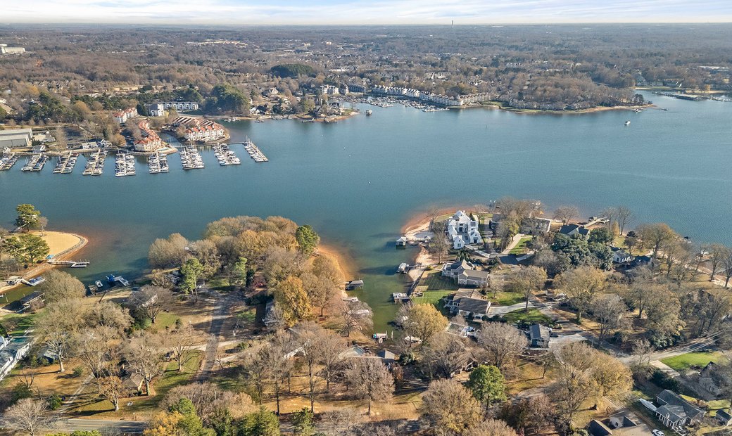Cornelius – Point Point Largo In Cornelius, North Carolina, United States For Sale
