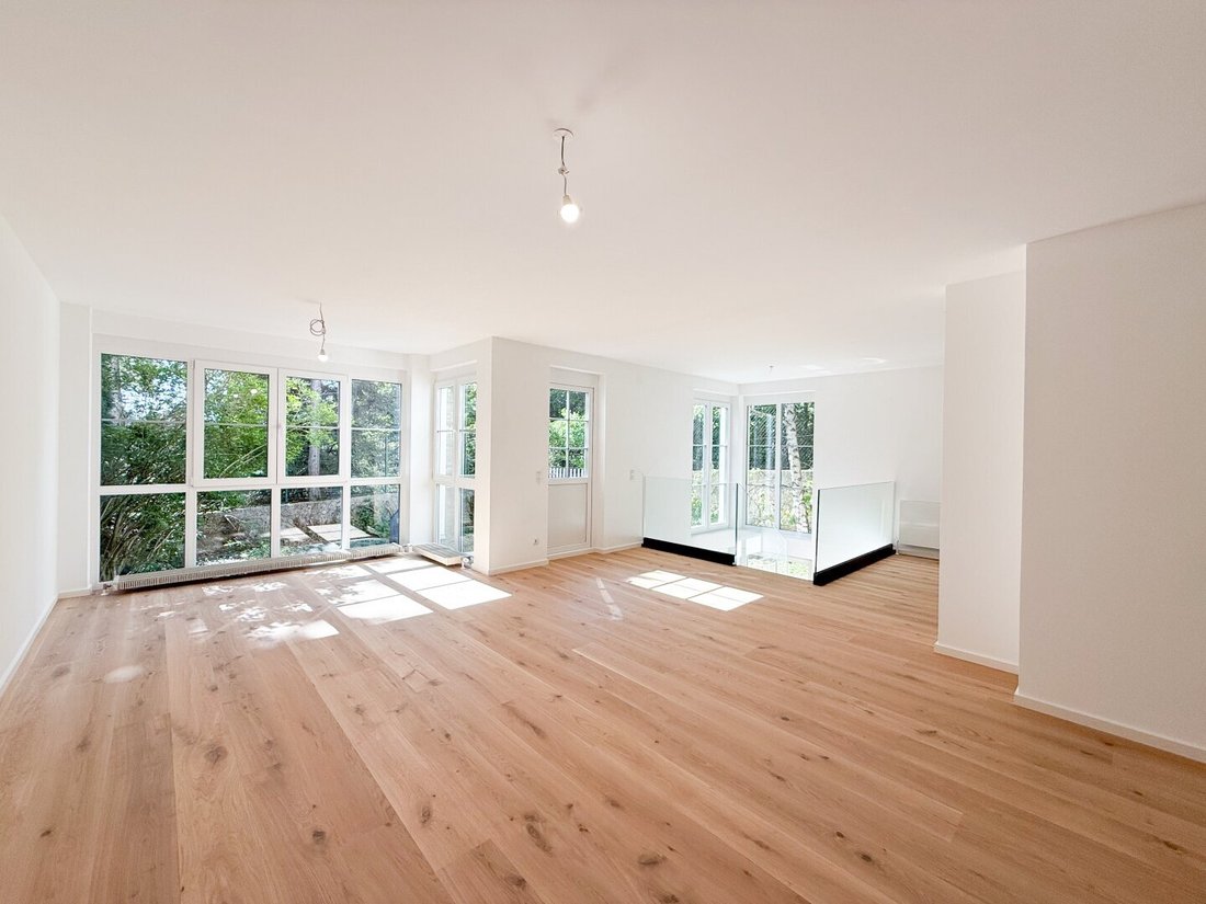 Erstbezug Nach Sanierung: 6 Zimmer Maisonettewohnung Mit Privatem Garten In Kompletter Ruhelage Inkl