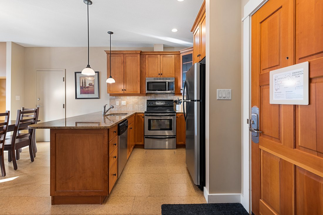 Condo in Silver Star, British Columbia, Canada 2 - 17034342