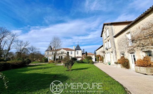 One Of Flat Roof Water Castle, Rochefort ( Commerical)