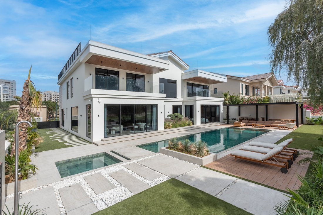 Villa in Jumeirah Golf Estates, Dubai, Vereinigte Arabische Emirate 1 - 17039306