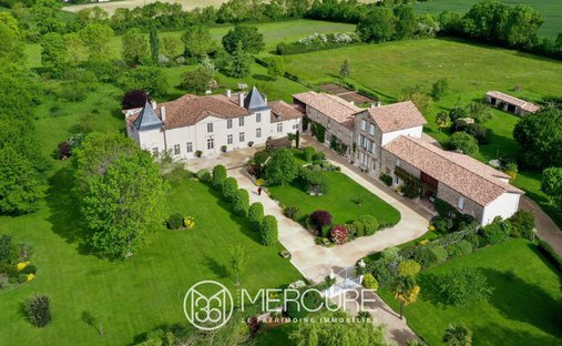 One Of Flat Roof Water Castle, Rochefort ( Commerical)