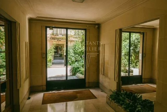 Apartment in Gros Caillou, Paris 7e Arrondissement, Paris 2 - 17039587