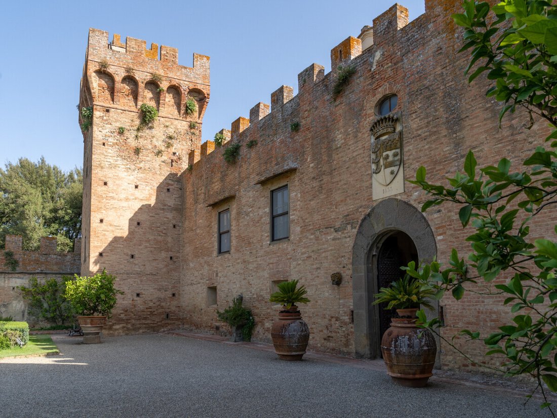 Castle in Montalbino, Montespertoli, Tuscany 4 - 12109900