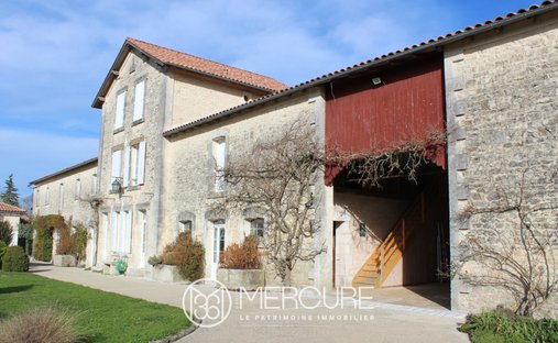 One Of Flat Roof Water Castle, Rochefort ( Commerical)