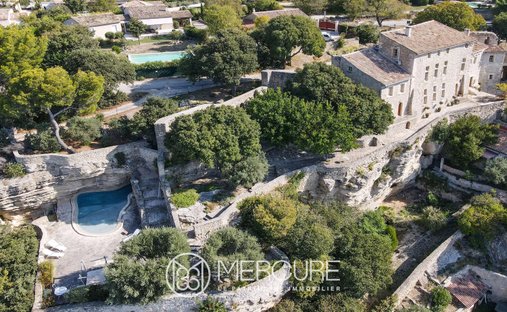 Castle in La Roque-sur-Pernes, Provence-Alpes-Côte d'Azur, France 1