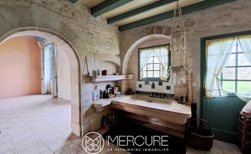 One Of Flat Roof Water Castle, Rochefort ( Commerical)