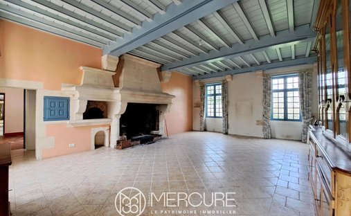 One Of Flat Roof Water Castle, Rochefort ( Commerical)