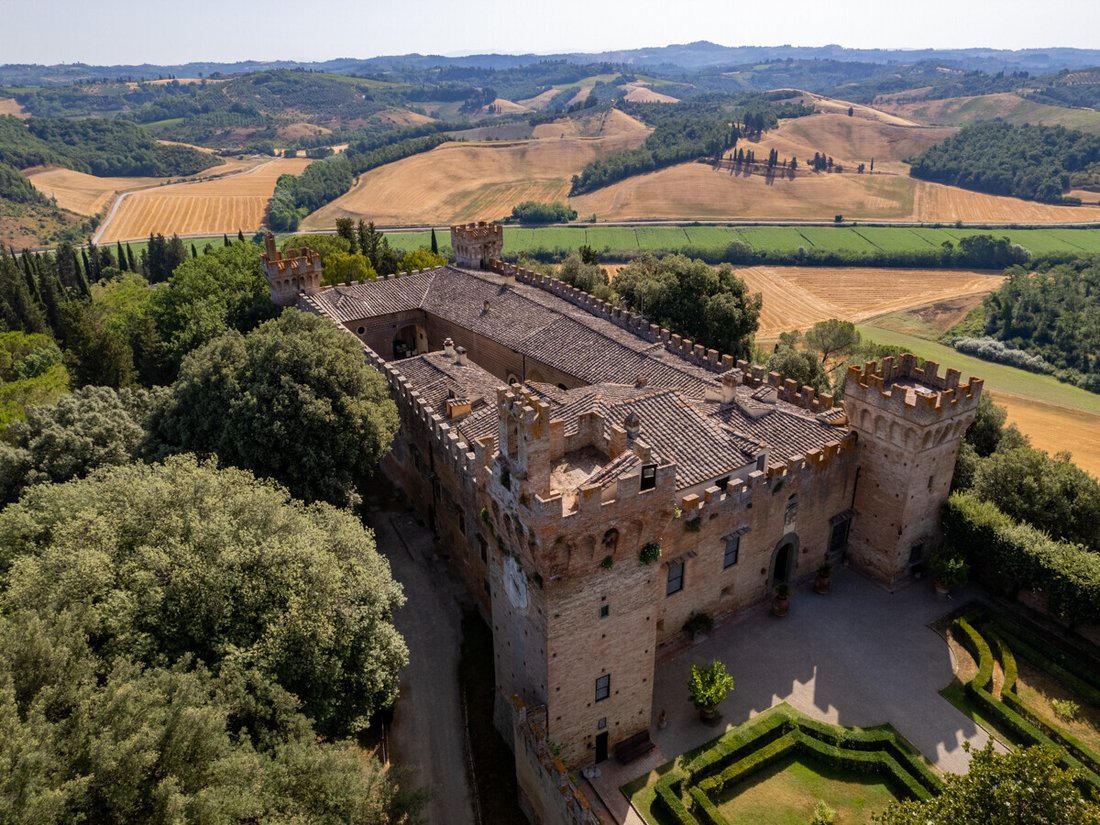 Castle in Montalbino, Montespertoli, Tuscany 2 - 12109900
