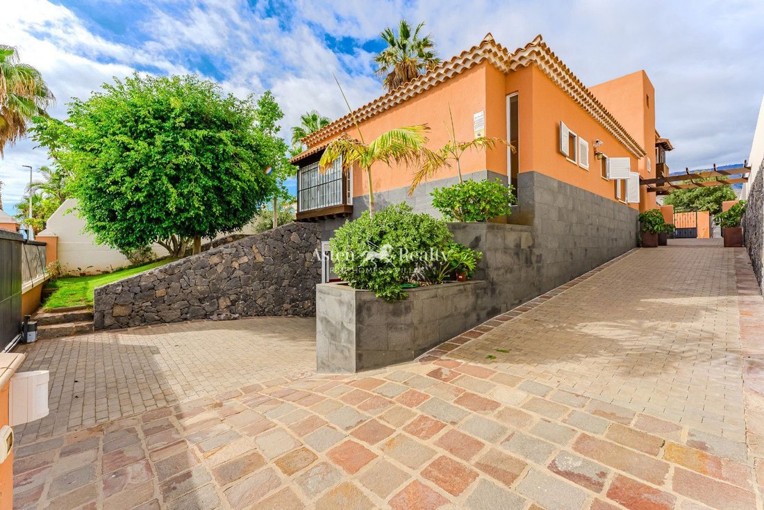 Villa in Costa Adeje, Adeje, Canary Islands 2 - 17039233