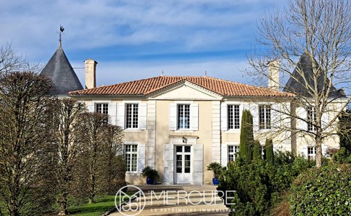 One Of Flat Roof Water Castle, Rochefort ( Commerical)