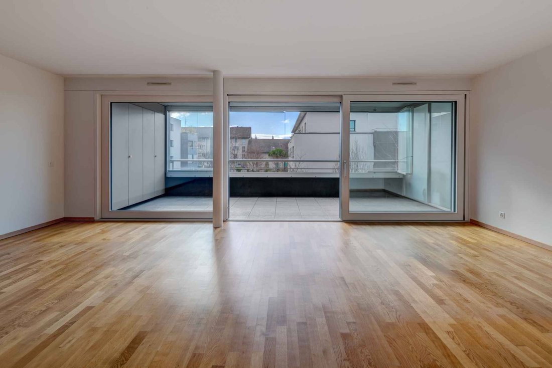 Bright Through Apartment In A Prime Residential Setting