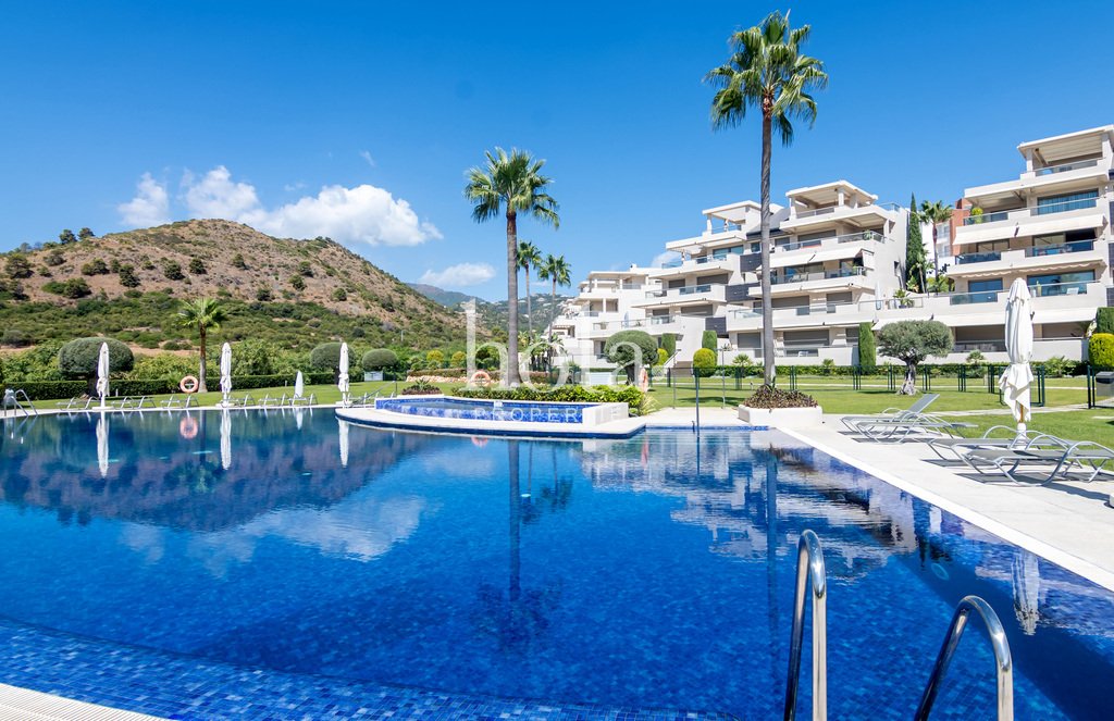 Apartment in Benahavis, Andalusia, Spain 2 - 17039004