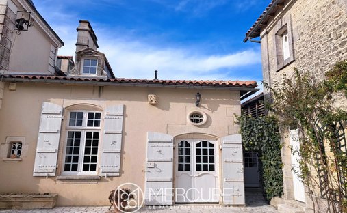 One Of Flat Roof Water Castle, Rochefort ( Commerical)