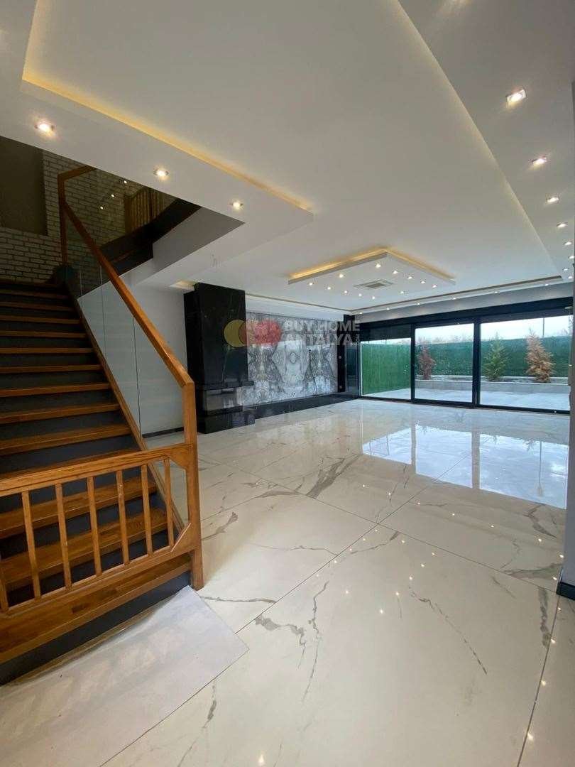 Antalya, Antalya, Turkey 5 - 17039302