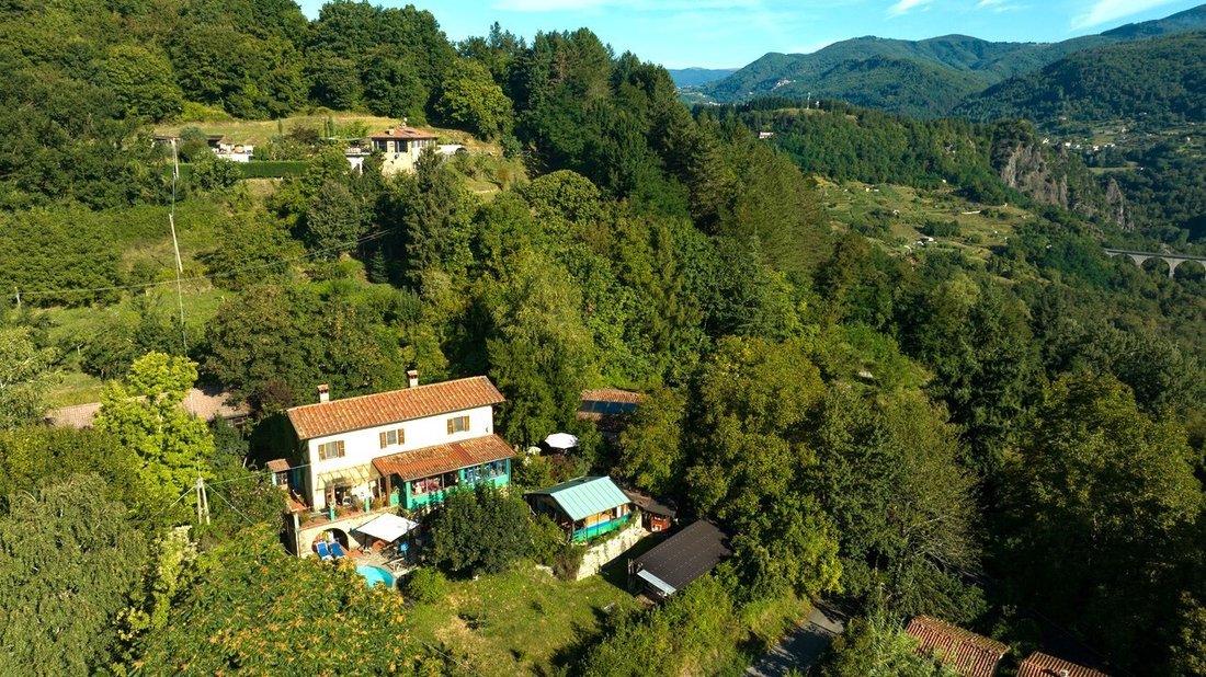 Estate in Camporgiano, Tuscany, Italy 1 - 17039189