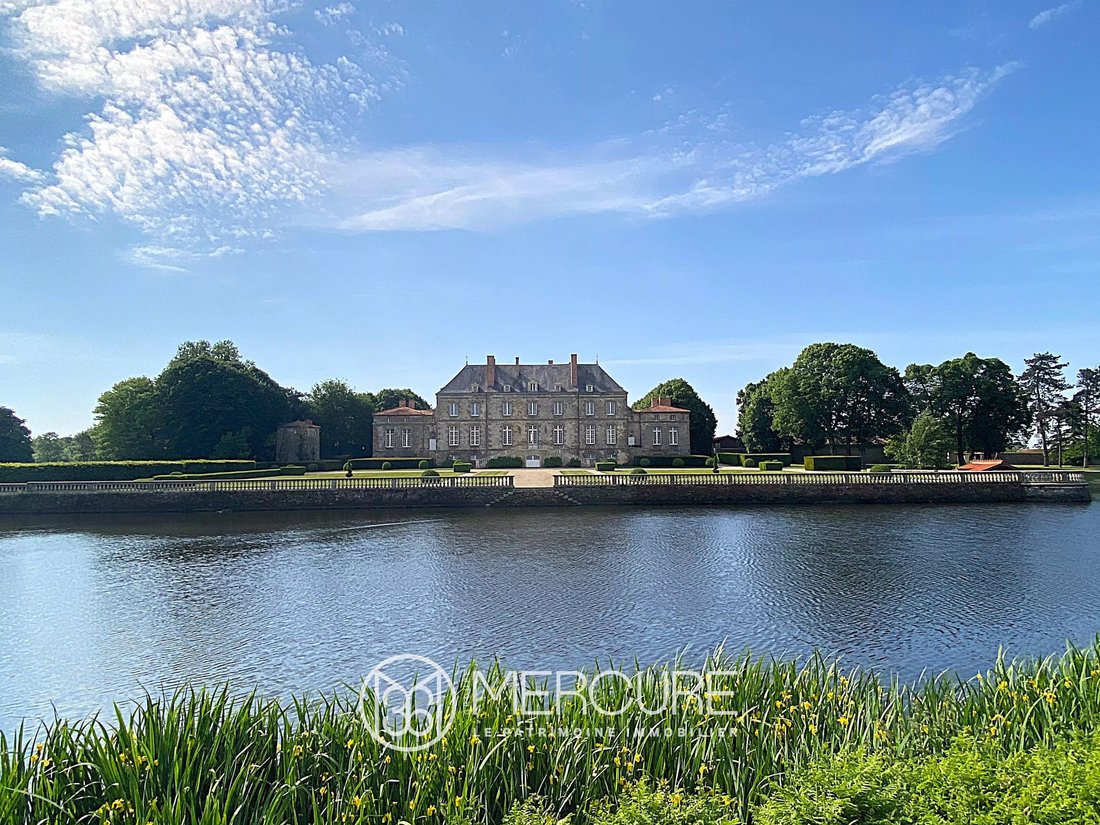 Schloss in La Roche-sur-Yon, Pays de la Loire, Frankreich 3 - 15691968