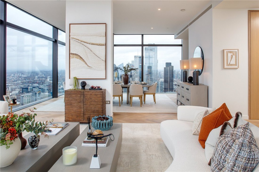 Apartment in EC2, Islington, England 2 - 15899161