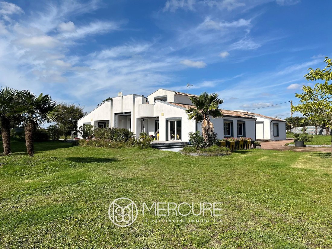 Estate in Saint Gilles Sud, Saint-Gilles-Croix-de-Vie, France 2 - 14503277