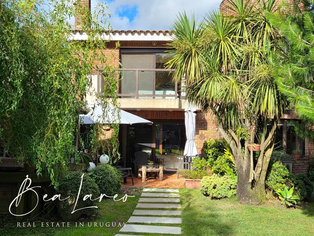 House in Montevideo, Departamento de Montevideo, Uruguay 1 - 17042301