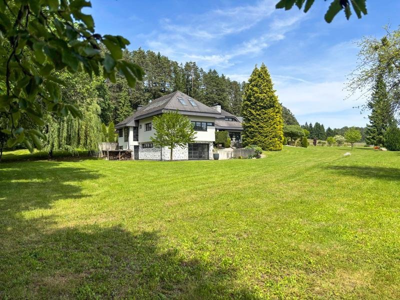 Alleinlage: Landhaus Mit Stil Und Vielen Möglichkeiten