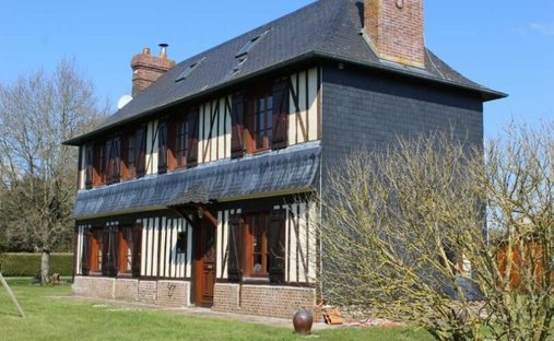 Estate in Saint-Jacques-sur-Darnetal, Normandy, France 1