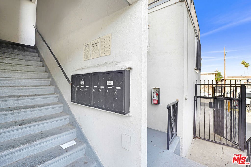 Los Angeles, California, United States 3 - 17042138