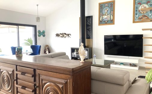 Stone Farmhouse With Gîtes And Vineyard In Aop Côtes Du Rhône 13 Ha Of Tranquility In The Gard