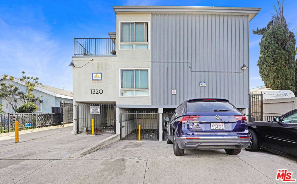 Los Angeles, California, United States 1 - 17042138