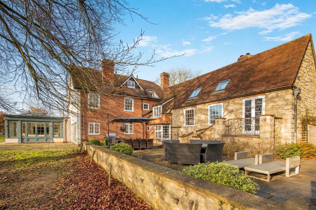 Estate in Whitchurch, England 3 - 17043599