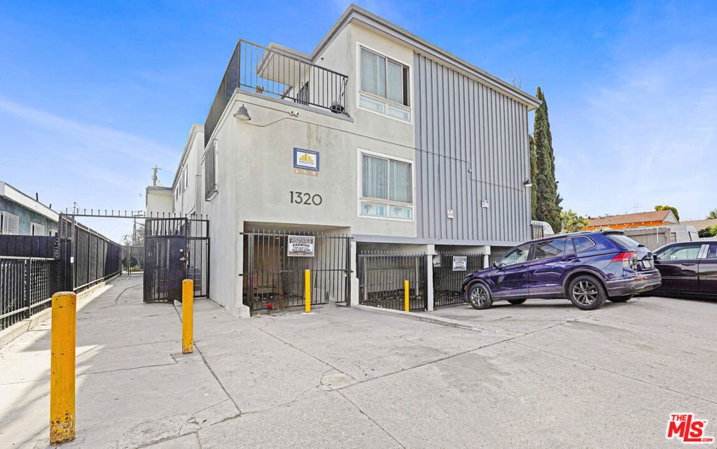 Los Angeles, California, United States 2 - 17042138