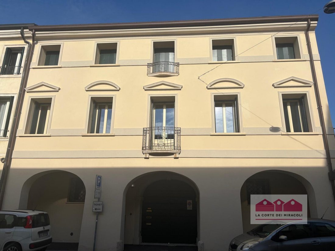 Apartment in Center, Vicenza, Veneto 3 - 17044046