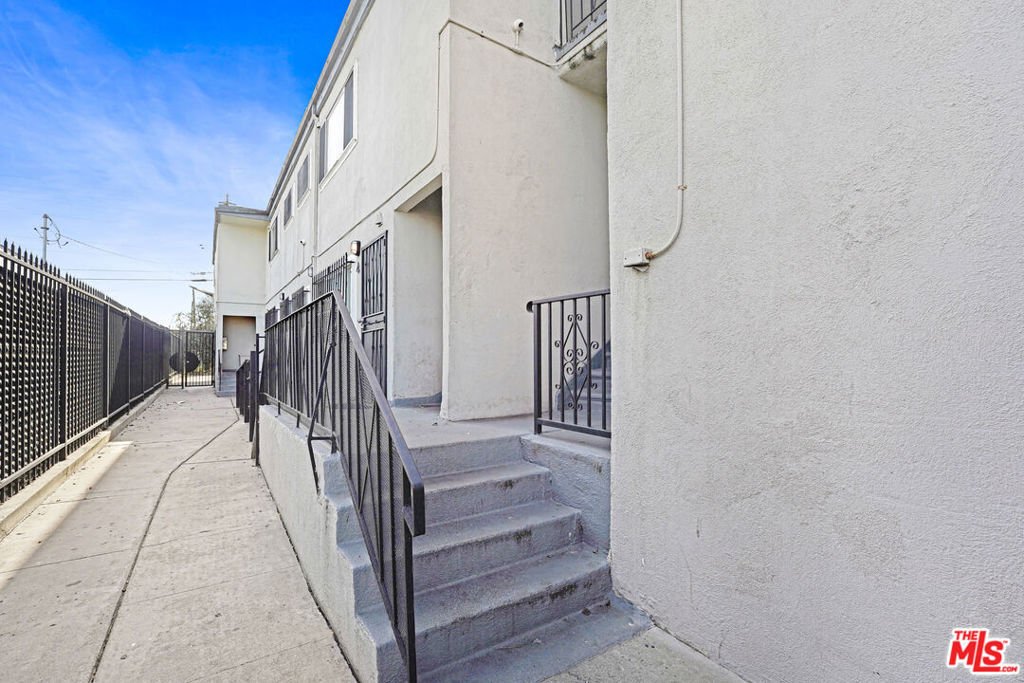Los Angeles, California, United States 4 - 17042138