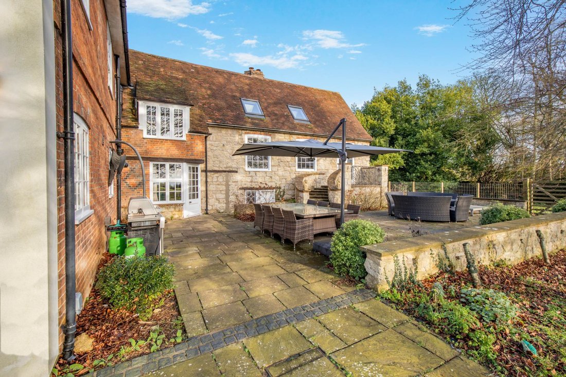 Estate in Whitchurch, England 5 - 17043599