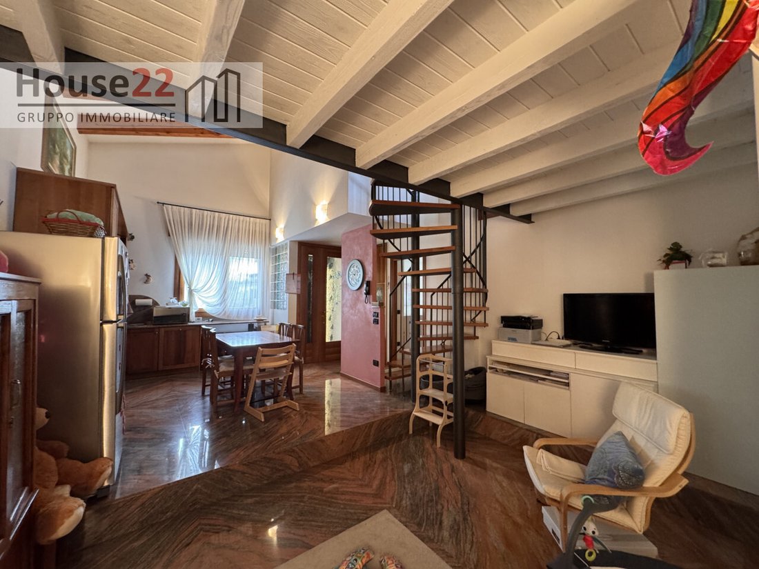 Estate in Dueville, Veneto, Italy 4 - 17044047
