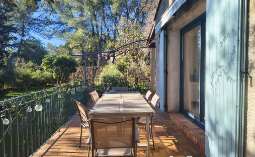 Château 1330 M² Sur 13 Ha Proximité Nimes