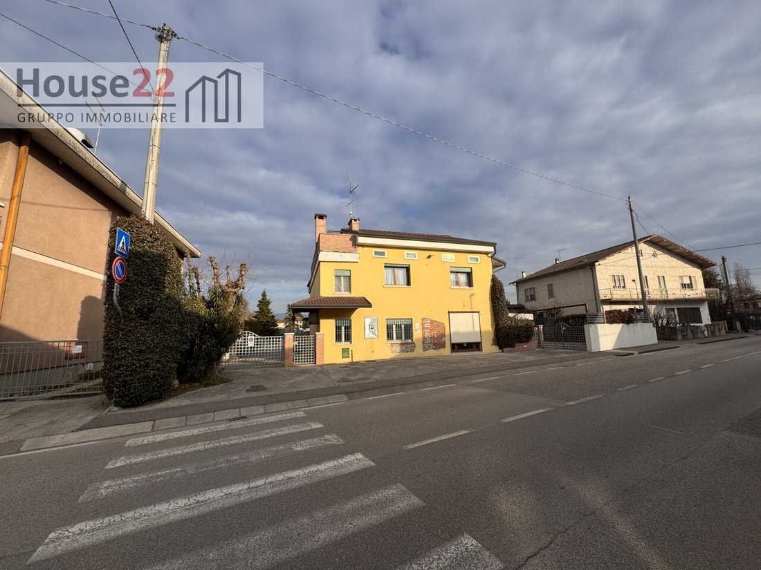 Estate in Dueville, Veneto, Italy 2 - 17044047