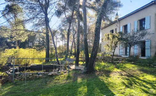 Château 1330 M² Sur 13 Ha Proximité Nimes