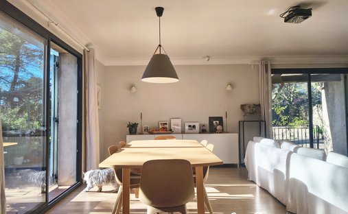 Château 1330 M² Sur 13 Ha Proximité Nimes