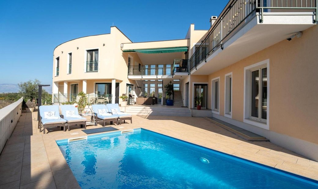 Zadar, Zaton, Einzigartige Villa Mit Pool In In Zaton, Zadar, Kroatien ...