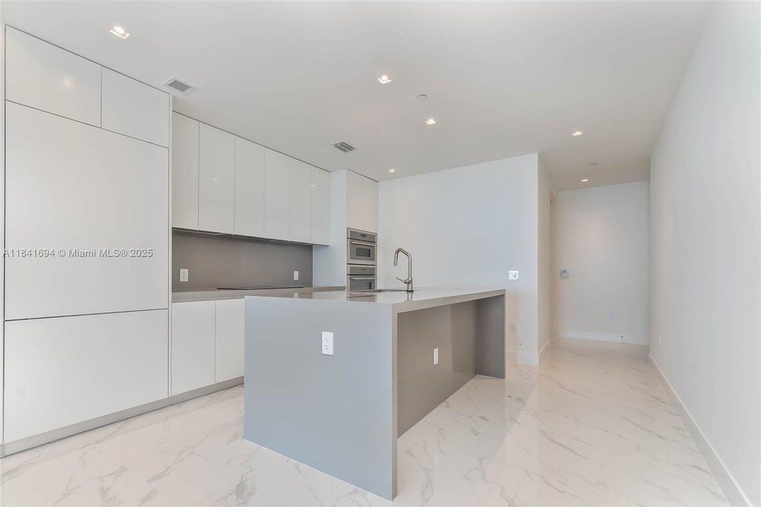 Condo in Miami, Florida, United States 4 - 17042108